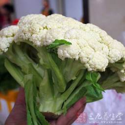 说明:菜花500克，鲜菇20克，花生油